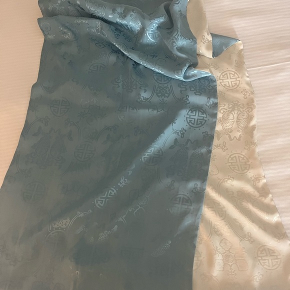 NWOT Shanghai Tang Reversible Silk Wrap Blue ~ Ivory Beautiful - Picture 2 of 10